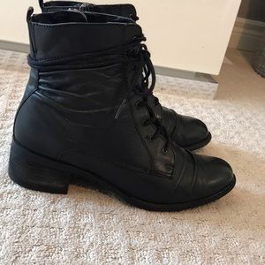 College Leather boots